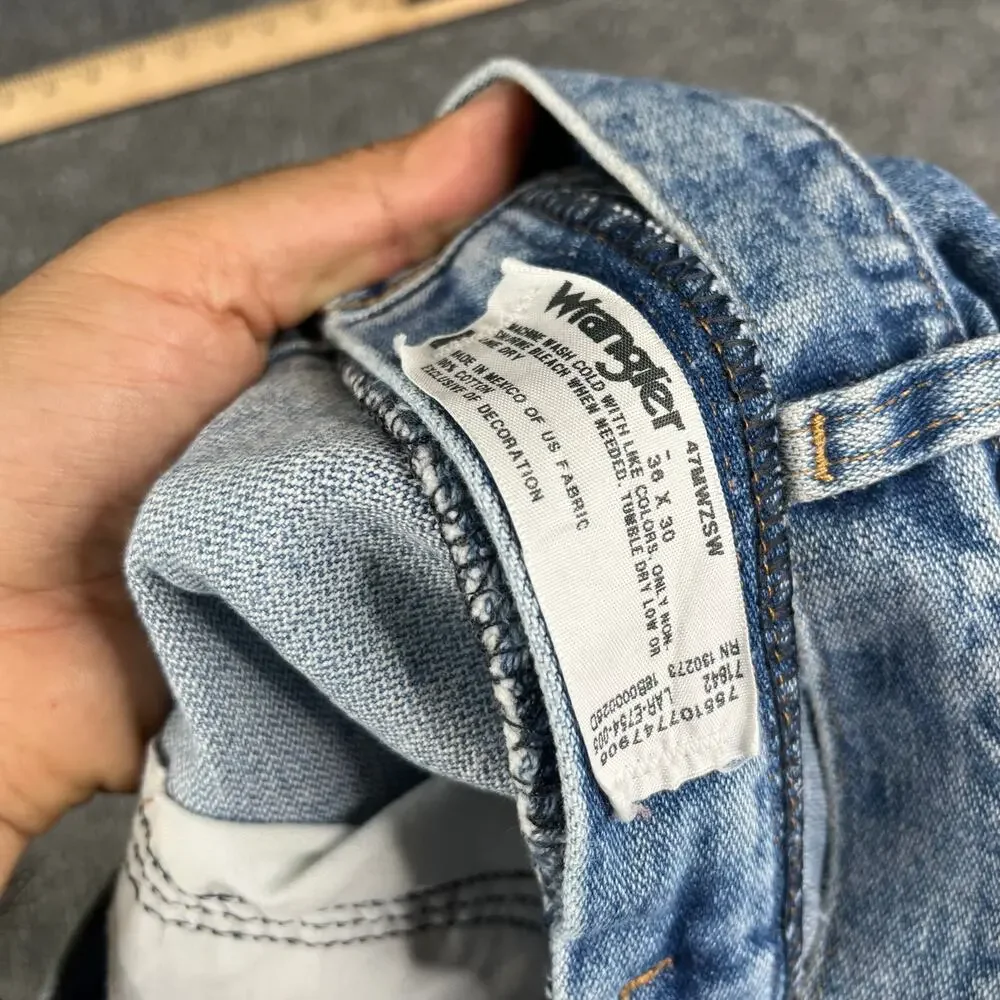 Wrangler Jeans Mens Size 36x30 Light‎ Wash Blue Straight Leg Classic Denim